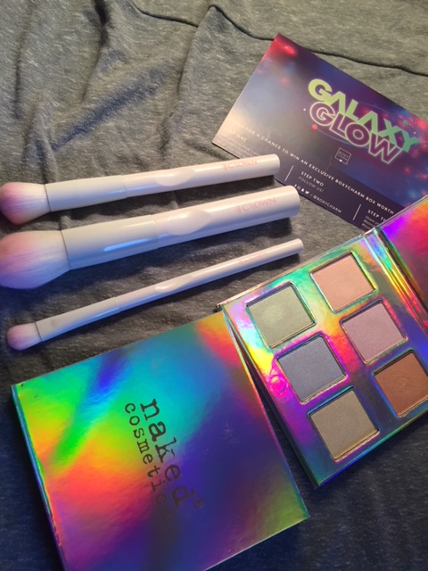 Naked Cosmetics Holographic Highlighter Palette & Cronw Pro Trio Brush Set